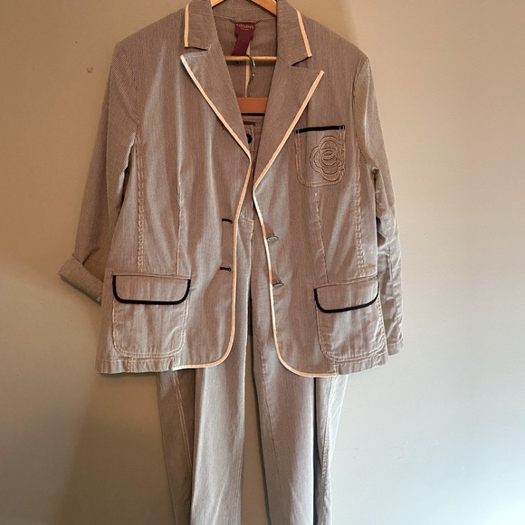 Olsen Europe pant suit … size 12 black and white pinstripe (looks grey overall) - Picture 2 of 9